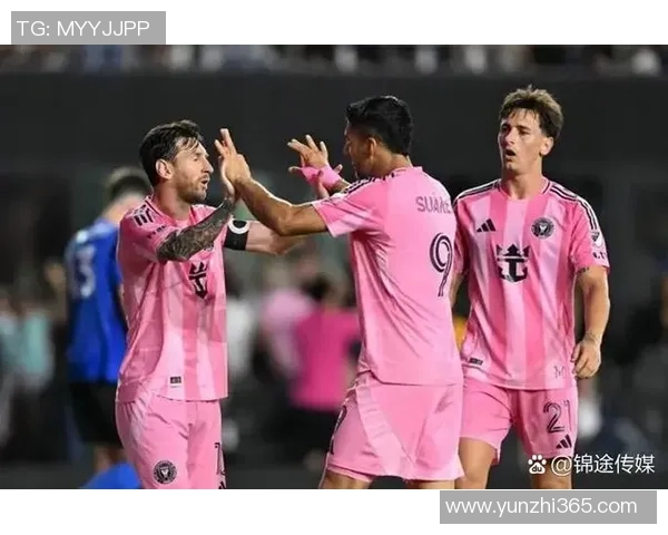 足球明星与路人亲密互动展现真实一面引发热议与感动